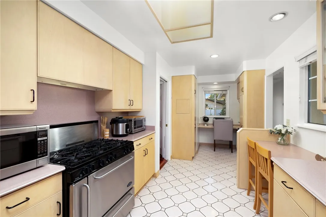 182 W Wistaria, Arcadia, California 91007 home-pic-25